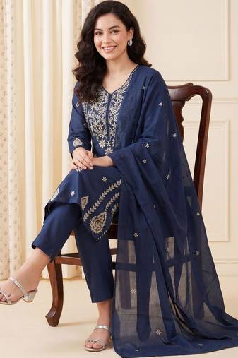 Women Ethnic Motifs Embroidered Thread Work Cotton Kurta with Trousers & With Dupatta