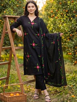 Women Floral Embroidered Regular Thread Work  Cotton Kurta with Trousers & With Dupatta 1