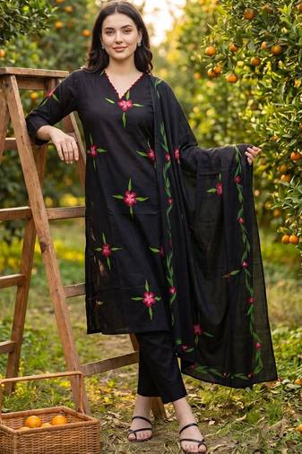 Women Floral Embroidered Thread Work Cotton Kurta with Trousers & With Dupatta