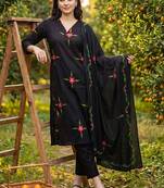 Women Floral Embroidered Regular Thread Work  Cotton Kurta with Trousers & With Dupatta