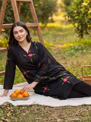 Women Floral Embroidered Regular Thread Work  Cotton Kurta with Trousers & With Dupatta 5