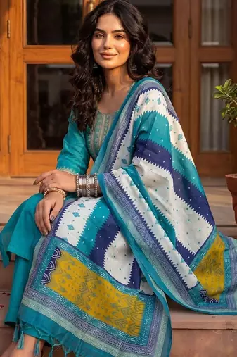 Women Ethnic Motifs Embroidered Regular Thread Work Kurta with Trousers & With Dupatta