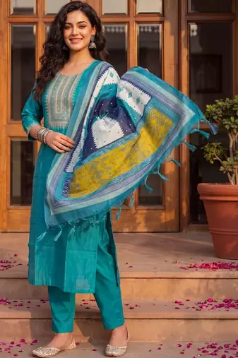 Women Ethnic Motifs Embroidered Regular Thread Work Kurta with Trousers & With Dupatta