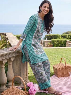 Women Floral Printed Regular  Cotton Kurta with Palazzos 1