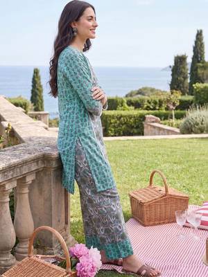 Women Floral Printed Regular  Cotton Kurta with Palazzos 3