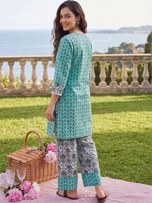 Women Floral Printed Regular  Cotton Kurta with Palazzos 4