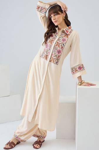 Women Floral Embroidered Thread Work Kurta with Patiala