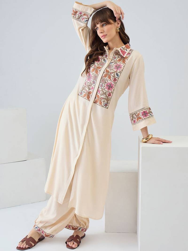 Women Floral Embroidered Regular Thread Work Kurta with Patiala