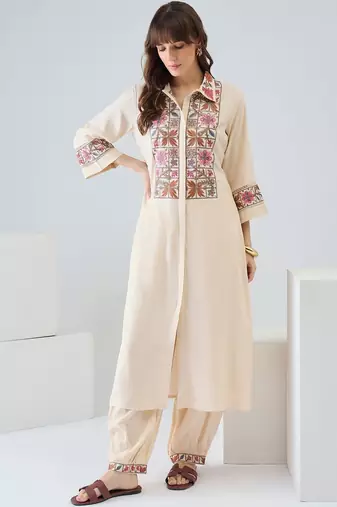 Women Floral Embroidered Regular Thread Work Kurta with Patiala