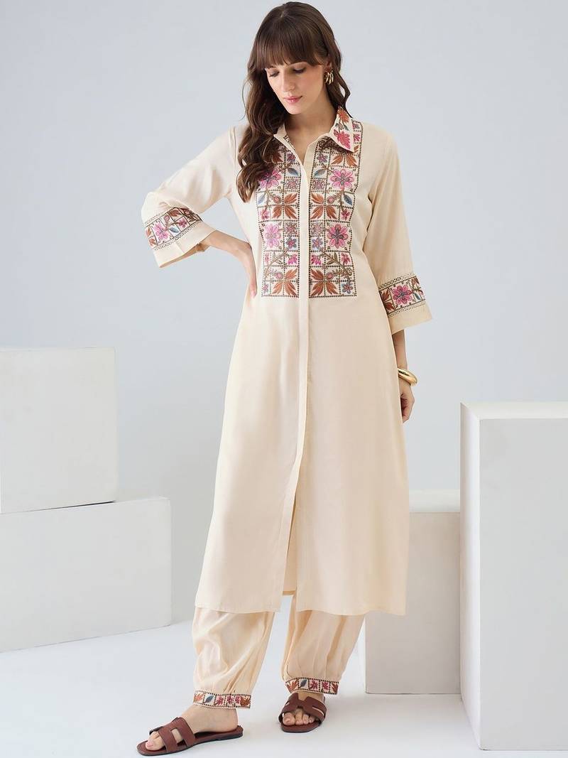 Women Floral Embroidered Regular Thread Work Kurta with Patiala