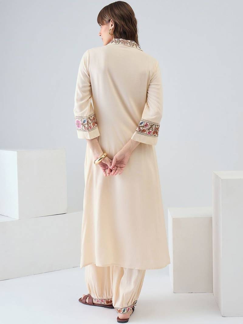 Women Floral Embroidered Regular Thread Work Kurta with Patiala