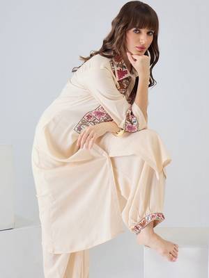 Women Floral Embroidered Regular Thread Work Kurta with Patiala 6