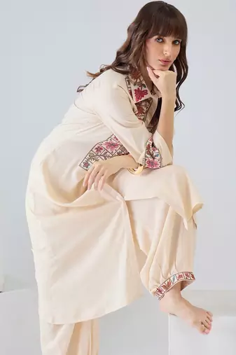 Women Floral Embroidered Regular Thread Work Kurta with Patiala
