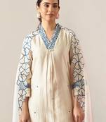 Women Floral Embroidered Regular Thread Work Kurta with Trousers & With Dupatta