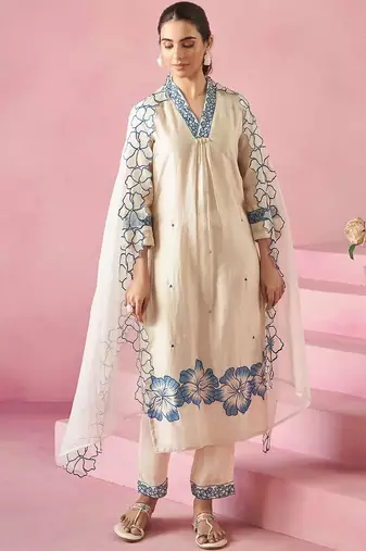 Women Floral Embroidered Regular Thread Work Kurta with Trousers & With Dupatta