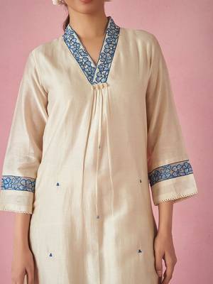 Women Floral Embroidered Regular Thread Work Kurta with Trousers & With Dupatta 5