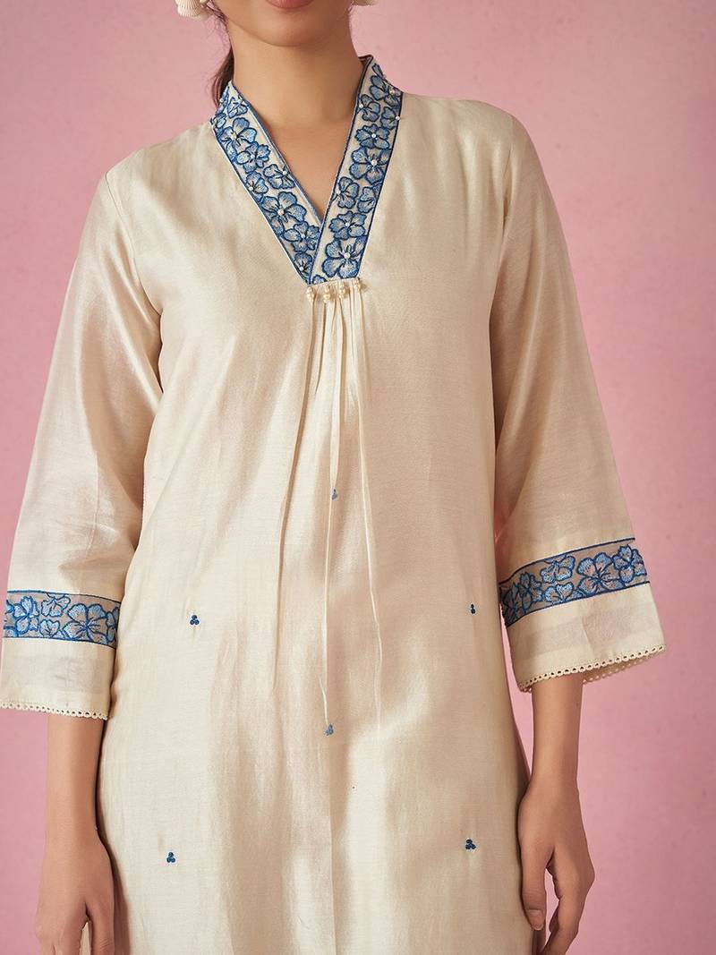 Women Floral Embroidered Regular Thread Work Kurta with Trousers & With Dupatta