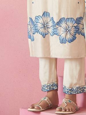Women Floral Embroidered Regular Thread Work Kurta with Trousers & With Dupatta 6