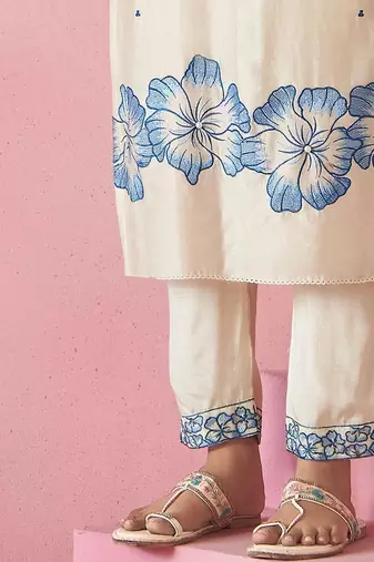 Women Floral Embroidered Regular Thread Work Kurta with Trousers & With Dupatta