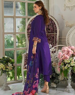 Floral Embroidered Regular Sequinned Kurta With Trousers & Dupatta 3