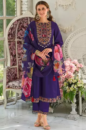 Floral Embroidered Regular Sequinned Kurta With Trousers & Dupatta
