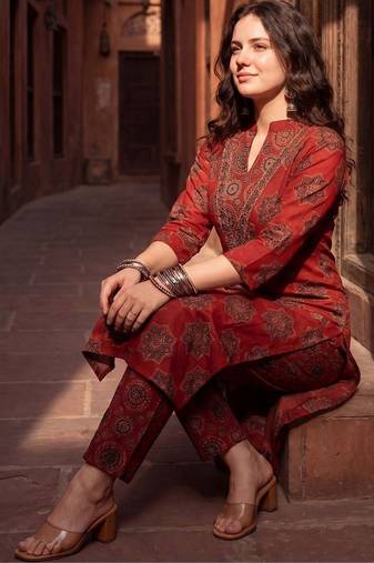 Women Ethnic Motifs Printed Regular  Cotton Kurta with Trousers
