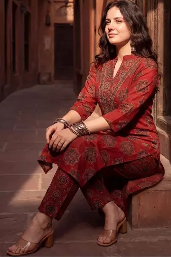 Women Ethnic Motifs Printed Regular  Cotton Kurta with Trousers