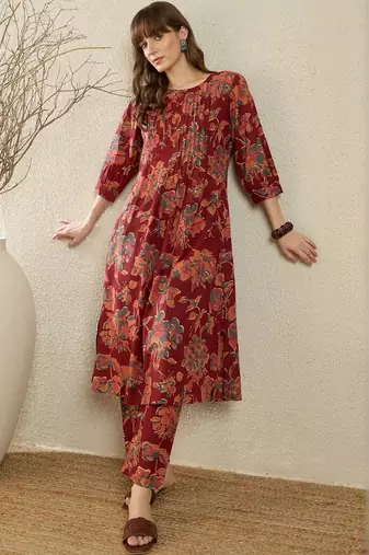 Women Floral Printed Pleated Pure Cotton Kurta with Trousers