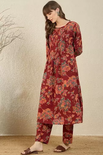 Women Floral Printed Pleated Pure Cotton Kurta with Trousers