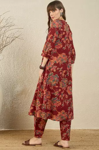 Women Floral Printed Pleated Pure Cotton Kurta with Trousers