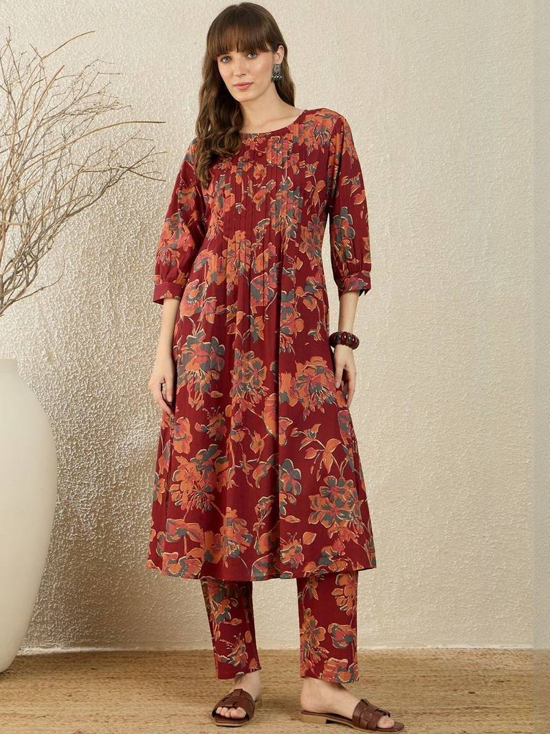 Women Floral Printed Pleated  Cotton Kurta with Trousers