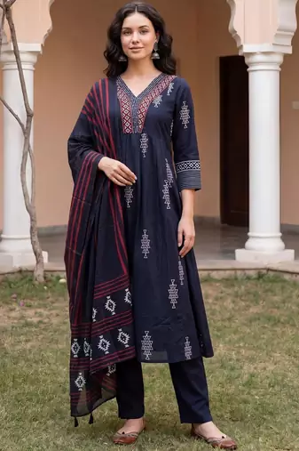 Women Printed Panelled Thread Work Pure Cotton Kurta with Trousers & With Dupatta