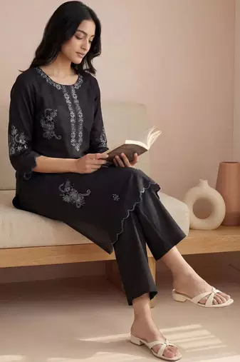 Women Ethnic Motifs Embroidered Regular Thread Work  Cotton Kurta with Trousers