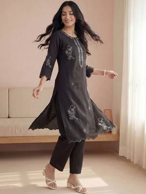 Women Ethnic Motifs Embroidered Regular Thread Work  Cotton Kurta with Trousers 3