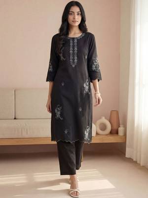 Women Ethnic Motifs Embroidered Regular Thread Work  Cotton Kurta with Trousers 5