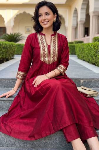 Women Ethnic Motifs Embroidered Empire Thread Work Liva Kurta with Trousers