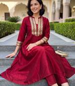 Women Ethnic Motifs Embroidered Empire Thread Work Liva Kurta with Trousers