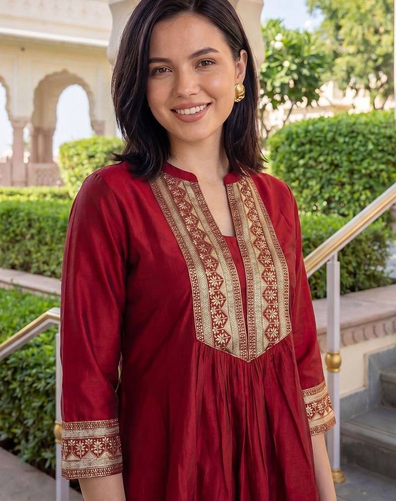 Women Ethnic Motifs Embroidered Empire Thread Work Liva Kurta with Trousers