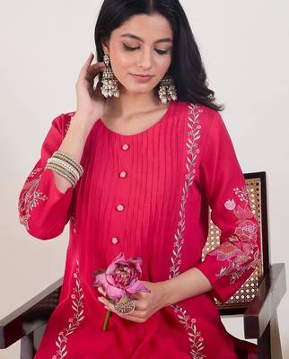 Floral Embroidered Round Neck Thread Work Straight Kurta with Trousers 2