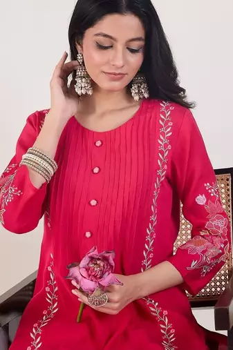 Floral Embroidered Round Neck Thread Work Straight Kurta with Trousers