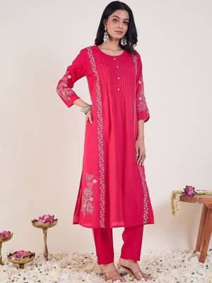 Floral Embroidered Round Neck Thread Work Straight Kurta with Trousers 1