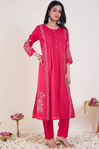 Floral Embroidered Round Neck Thread Work Straight Kurta with Trousers