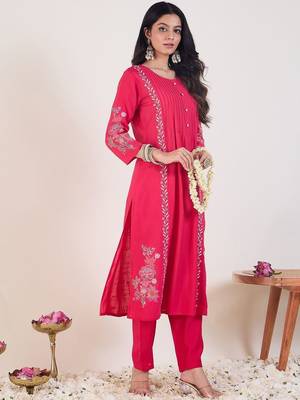 Floral Embroidered Round Neck Thread Work Straight Kurta with Trousers 3