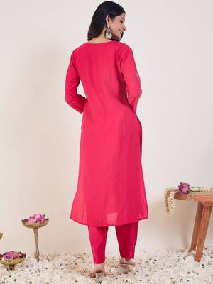 Floral Embroidered Round Neck Thread Work Straight Kurta with Trousers 5