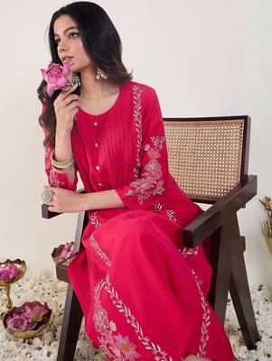 Floral Embroidered Round Neck Thread Work Straight Kurta with Trousers 6