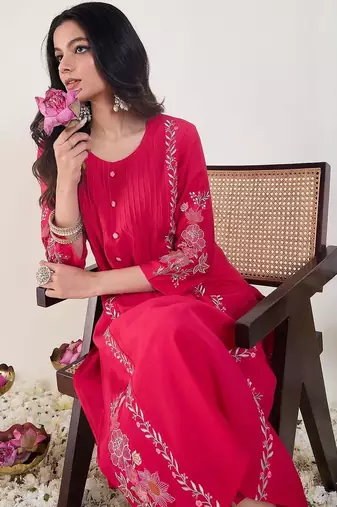Floral Embroidered Round Neck Thread Work Straight Kurta with Trousers
