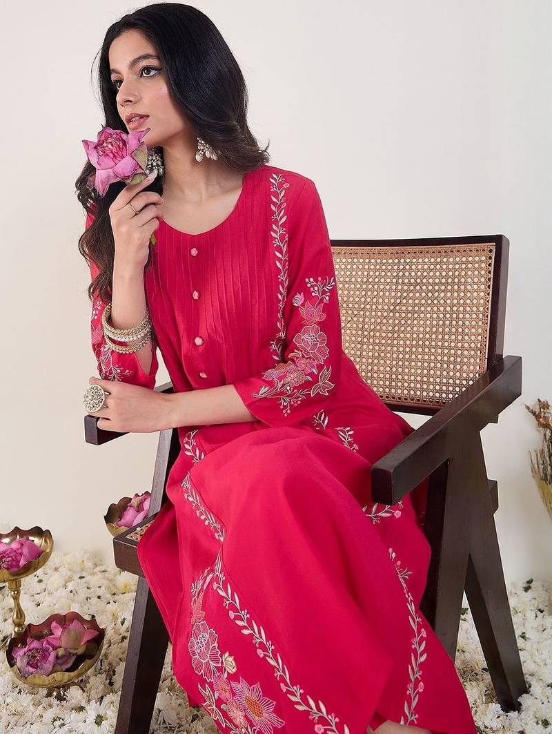 Floral Embroidered Round Neck Thread Work Straight Kurta with Trousers