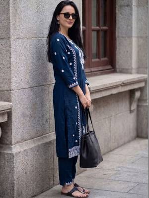 Women Ethnic Motifs Embroidered Regular Chikankari Kurta with Trousers 4
