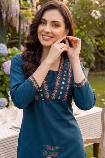 Women Floral Embroidered Regular Thread Work  Cotton Kurta with Trousers
