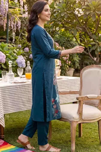 Women Floral Embroidered Regular Thread Work  Cotton Kurta with Trousers